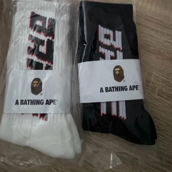 Men's Bape Large Logo Crew Socks - Black & White - Picture 1 of 4